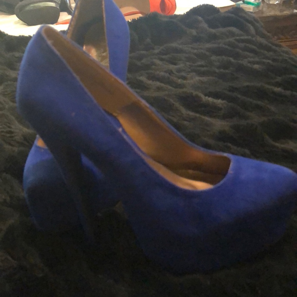 Shoes - Picture 2 of 2